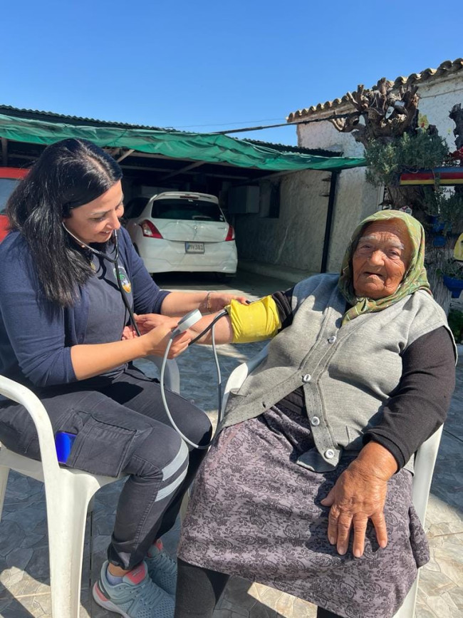 Mesarya Belediyesi Sağlık Birimimiz, İkinci Bahar Yaşam Kulübü üyelerine( 65 yaş ve üzeri) evde sağlık hizmeti vermeye devam ediyor.