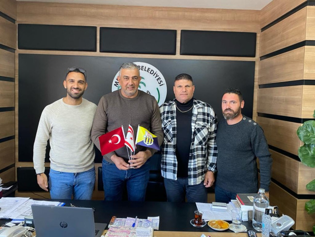 Aslanköy Gençlik ve Spor Derneği Başkan ve Yönetim Kurulu üyeleri, Mesarya Belediye Başkanı Ahmet Latif&#039;e nezaket ziyareti gerçekleştirdi.