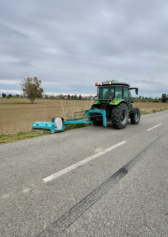 Yol Kenarındaki Otlar Temizleniyor!